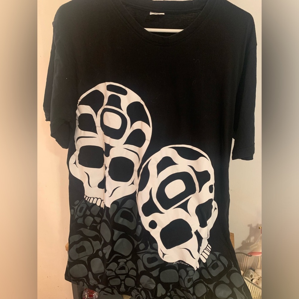 Oscardo Andy Everson Indigenous art skull two sided graphic t-shirt in size XL